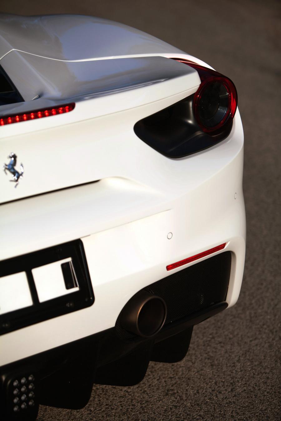 Детали экстерьера Ferrari 488 GTB 2015 года  (NA) (фото 35 из 42)
